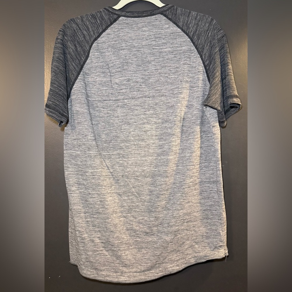 American Eagle Outfitters Men's Two-Tone Gray Henley Tee - Picture 2 of 3